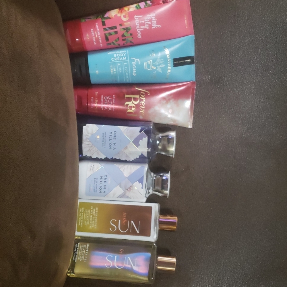 BATH AND BODY WORKS 7 PIECE LOT NEW UNOPENED
